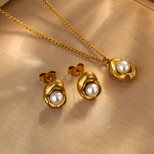 Erin Pearl Earrings
