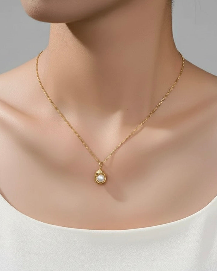 Erin Pearl Necklace