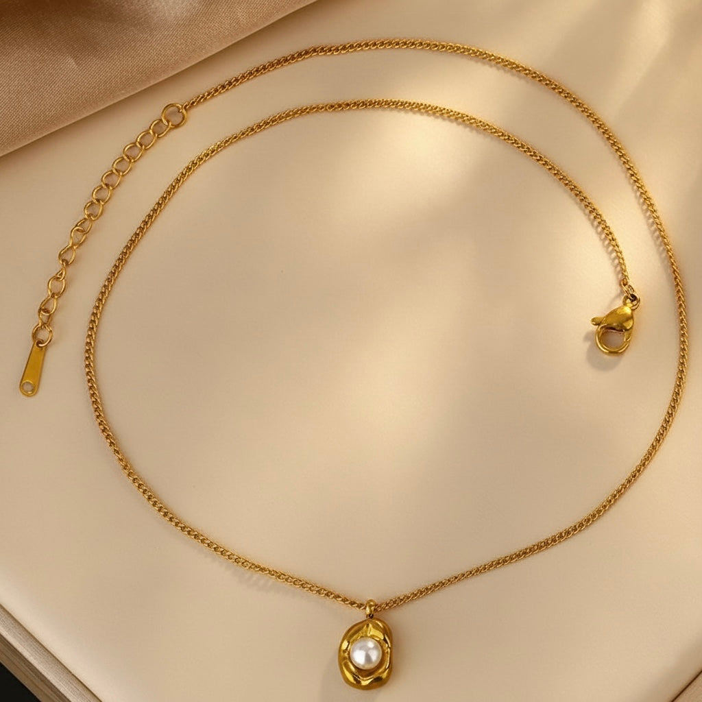 Erin Pearl Necklace