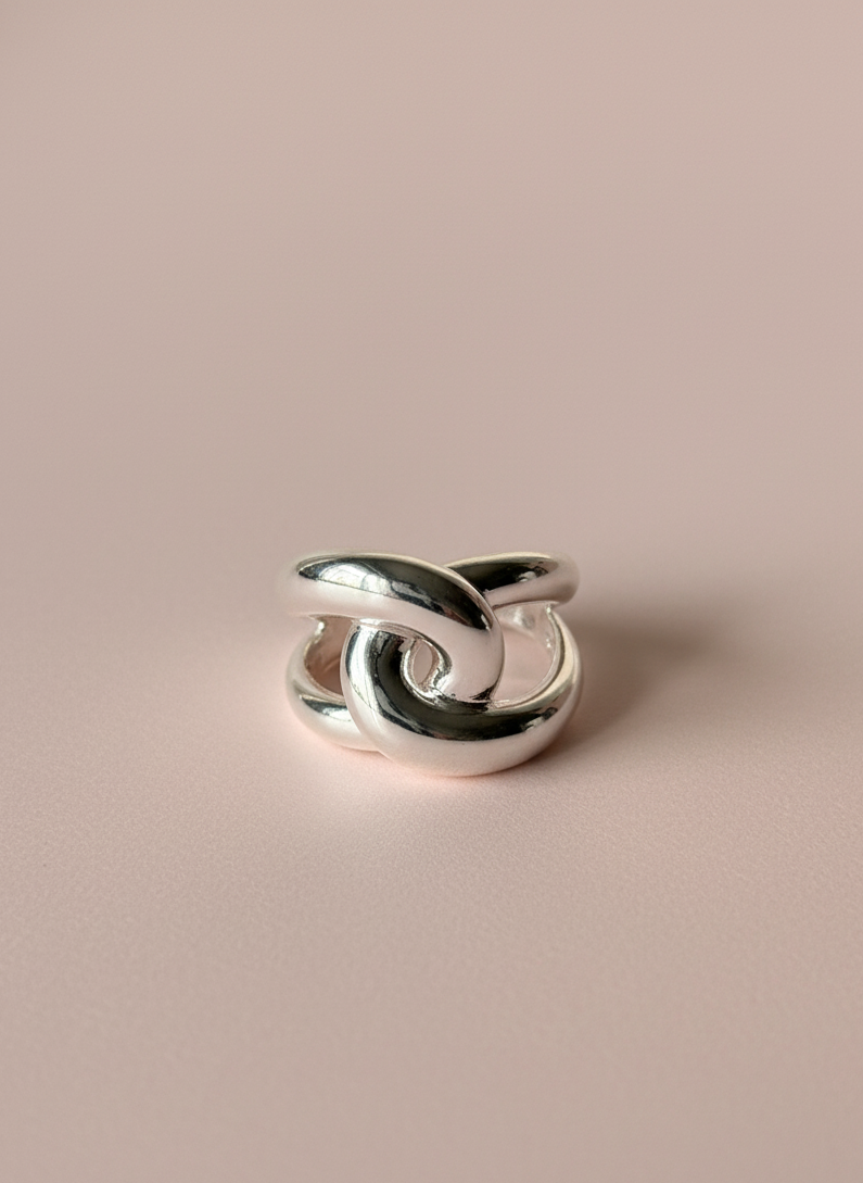 Nexus Knot Ring
