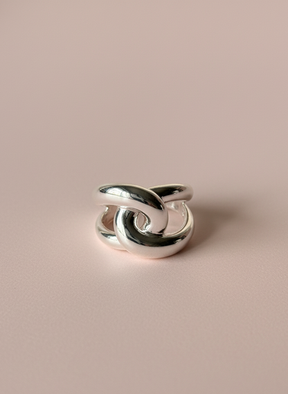 Nexus Knot Ring