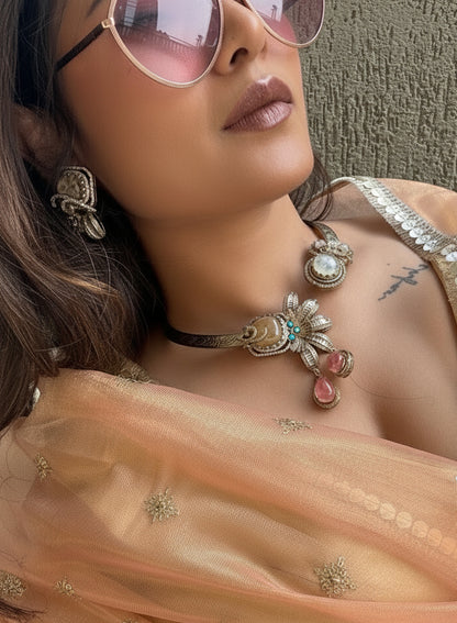 Gulab Sunhari Hasli Set