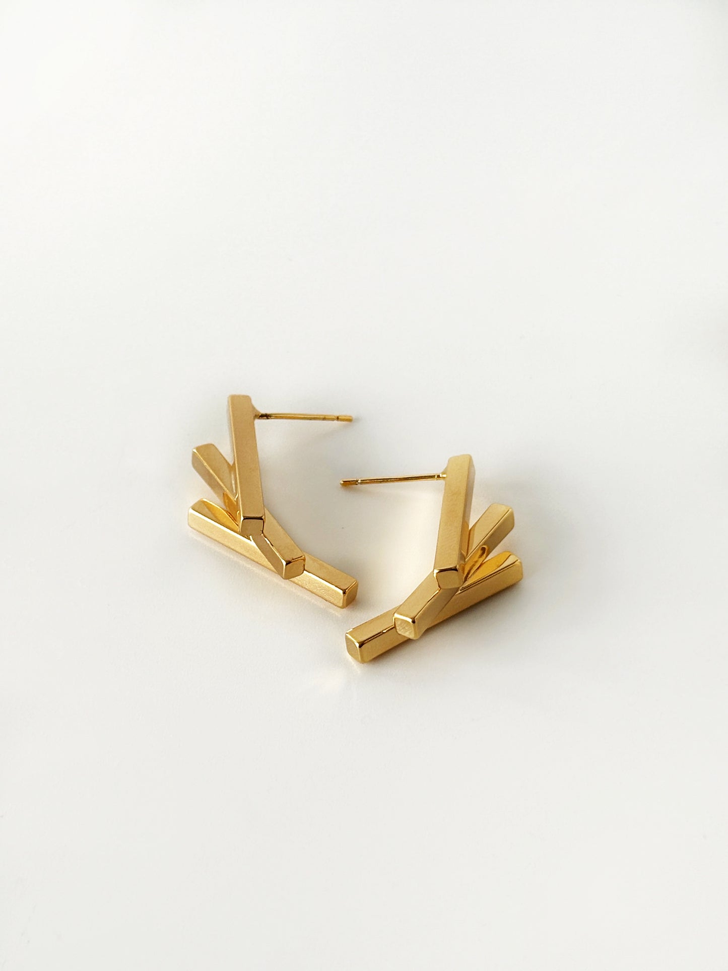 Bauhaus Line Studs
