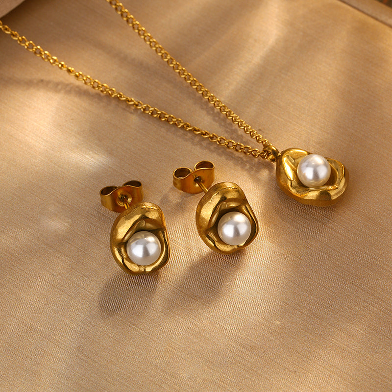 Erin Pearl Earrings