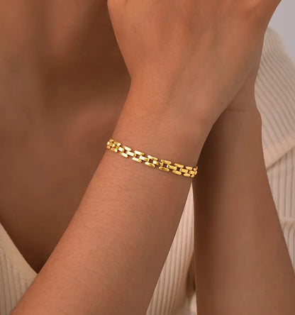Contoured Bar Chain Bracelet